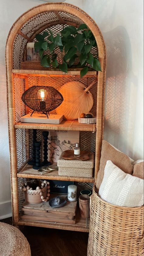 #rattan #wicker #coastalcowgirl #decor #plants #organic #boho #bohemian #coastal #vintage #thrifted #plants #bobdylan #vinyl #lelabo Arched Wicker Shelf, Wicker Shelf Styling, Arched Shelf, Boho Shelf, Vintage Shelves, Shelving Decor, Rattan Decor, Coastal Vintage, Wicker Shelf