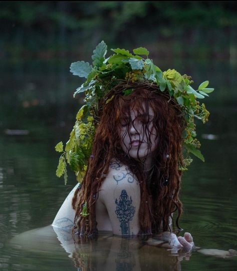 Swamp Aesthetic Witch, Bog Witch Aesthetic, Swamp Witch Costume, Swamp Woman, Swamp Witch Aesthetic, Swamp Core, Swamp Aesthetic, Swamp Fairy, Witch Aesthetic Fashion