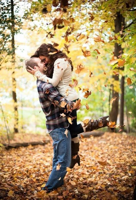 Photography Ideas For Couples, Fall Couple Pictures, Fall Engagement Shoots, Fall Couple Photos, Creative Engagement Photo, Fall Engagement Pictures, Trendy Photography, Cute Engagement Photos, Couple Engagement Pictures