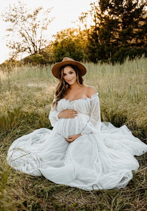 Pregnant Pictures Ideas Photo Shoots, Boho Maternity Dresses For Photoshoot, Maternity Pictures Flowy Dress, Outdoor Boho Maternity Shoot, Maternity Flowy Dress, Willow Tree Maternity Photos, Maternity Photography Flowy Dress, Maternity Photography Woman Only, Maternity Pose Ideas