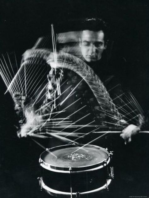 Coffee thrusts my heart into chaos, beating like a drum beating solo, crashing through the air. Gene Krupa, Gjon Mili, Wow Photo, Band Photography, The Drums, Black And White Photograph, Vintage Versace, Rock N’roll, Foto Art