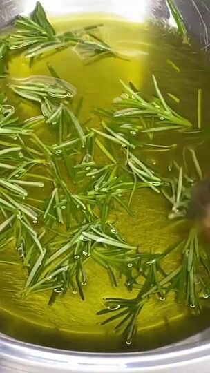 Rosemary Castor Oil Hair Growth Recipe, Rosemary And Clove Water For Hair Growth, Rosemary Hair Growth Oil, Rosemary Oil Hair Growth, Rosemary For Hair Growth, Onion Hair Growth, Diy Hair Growth Oil, Rosemary For Hair, Hair Growth Oil Recipe