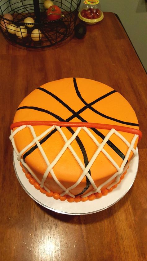 Basketball Birthday Cake, Basketball Themed Birthday Party, Basketball Cupcakes, Basketball Theme Birthday, Basketball Theme Party, Basketball Cake, Basketball Birthday Parties, Ball Cake, Sport Cakes