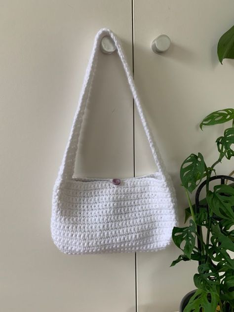 Crochet Shoulder Bags, Beginner Crochet Tutorial, Crochet Bag Tutorials, Crochet Shoulder Bag, Kawaii Crochet, Crochet Business, Crochet Handbags Patterns, Crochet Purse Patterns, Diy Crochet Projects