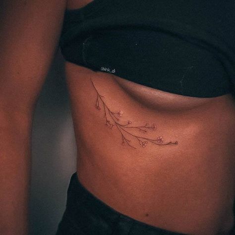 Top 100 Best Side Tattoos For Women - Rib Cage Design Ideas Elegant Tattoos Ribs, Upper Rib Cage Tattoo Women, Women’s Rib Tattoo Ideas, Flower Tattoos On Rib Cage, Tattoo Ideas On Rib Cage, Woman Side Tattoo Ribs, Rib Plant Tattoo, Double Rib Tattoo, Tatto Under Booba