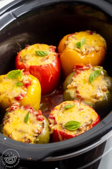 Slow Cooker Stuffed Peppers are an easy, crowd-pleasing dish that makes a delicious Tex-Mex dinner for any busy weeknight. Ground Chicken Stuffed Peppers, Healthy Stuffed Bell Peppers, Stuffed Peppers Beef, Little Sunny Kitchen, Crockpot Stuffed Peppers, Taco Stuffed Peppers, Slow Cooker Stuffed Peppers, Slow Cooker Lamb, Sunny Kitchen