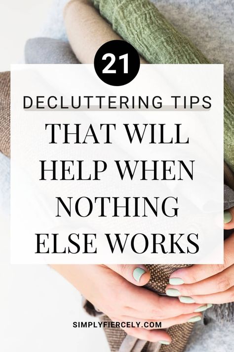 Need tips for decluttering around the home? Here are 21 decluttering tips and ideas that will help — even when nothing else seems to work. Minimalist Tips, Tips For Decluttering, Decluttering Inspiration, Declutter Home, Decluttering Ideas, Decluttering Tips, Minimalism Lifestyle, Household Cleaning Tips, Organize Declutter