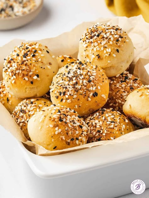 Airfryer Bagel Bites, Home Made Bagel Bites, Uses For Everything Bagel Seasoning, High Protein Bagel Bites, Two Ingredient Bagel Bites, Everything Bagel Buns, Everything Bagel Seasoning Recipes Snacks, Air Fryer Brunch Recipes, Air Fryer Bagel Bites