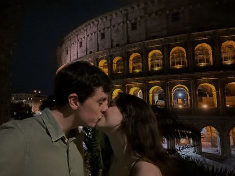 Colosseum Couple Photo, Rome Couple Pictures, Italy Couple Aesthetic, Traveling Couple Aesthetic, Rome Couple, The Colosseum, The Love Club, Future Lifestyle, European Summer