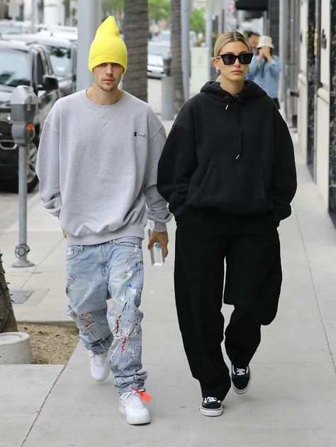 How to Get That "Oversize Everything" Look Hailey Bieber Always Wears Oversize Outfit, Outfit Oversize, Oversized Clothes, Outfit Hoodie, Oversized Outfit, Baggy Clothes, Hoodie Outfit, Weekend Style, Vogue Fashion