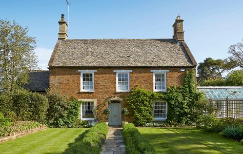 soho farmhouse effect on great tew Cotswold House, Best Front Door Colors, English Farmhouse, Georgian Style Homes, Best Front Doors, Soho Farmhouse, Ideal House, Nice House, Modern Country Style