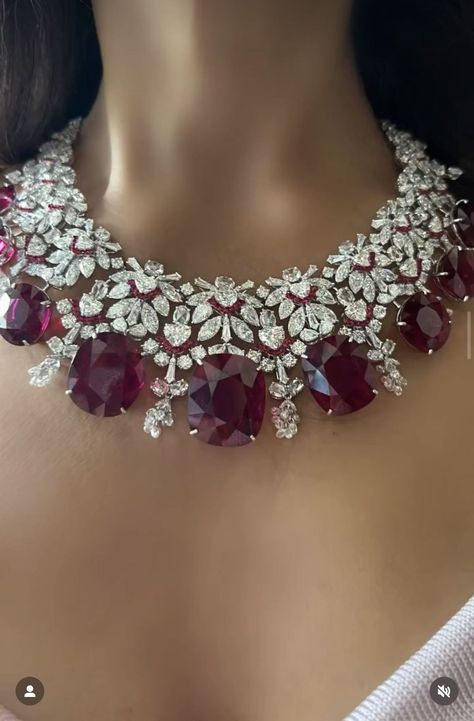 Diamond Ruby Necklace, Jewelry Cartier, Improve Self Confidence, Neck Pieces Jewelry, Necklace Ruby, Bvlgari Jewelry, Fancy Jewelry Necklace, Antique Jewellery Designs, Expensive Jewelry Luxury