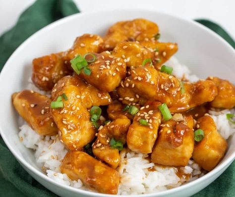 Air Fryer Sesame Chicken - Fork To Spoon Air Fryer Sesame Chicken, Sesame Chicken Sauce, Chicken Air Fryer, Honey Sesame Chicken, Sesame Chicken Recipe, Honey Sesame, Sesame Chicken, Sauce For Chicken, Chicken Bites