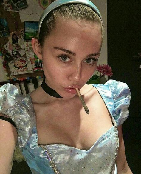 miley cyrus icons aesthetics wallpapers style dua lipa mother's daughter queen singer tattoos hannah montana Miley Cyrus, A Woman, Instagram