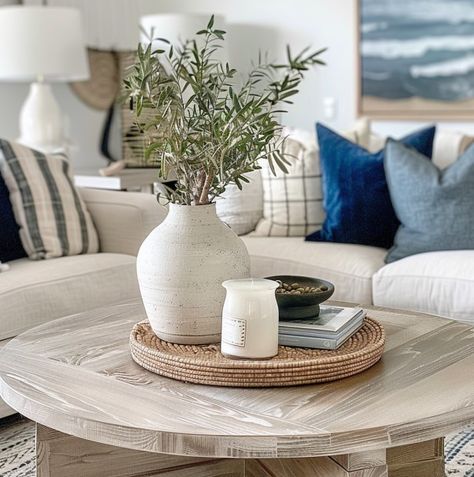 Round Coffee Table Tray Styling, White Coffee Table Styling, Round Wood Coffee Table Decor, Oval Coffee Table Styling, Circle Coffee Table Decor, How To Style A Coffee Table, Minimal Coffee Table Decor, Coffe Table Arrangment, Aesthetic Table Decor