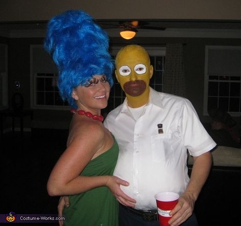 The Simpsons - Homemade costumes for couples Marge Simpson Costume, Simpsons Costumes, Simpsons Halloween, Couples Costumes Creative, Halloween Costumes Diy Couples, Best Couples Costumes, Costume Works, Homemade Halloween Costumes, Hallowen Costume