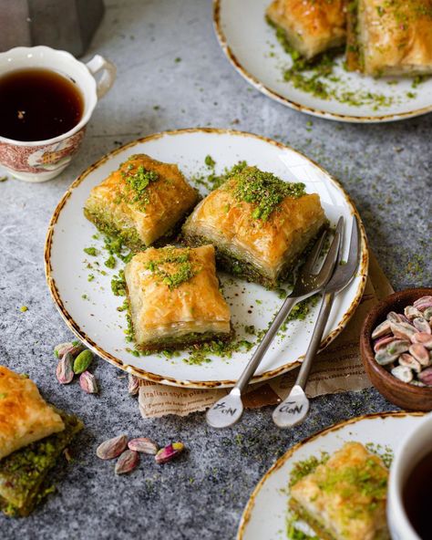 Betül on Instagram: “Let's make baklava! I mean who doesn't like a deliciously sweet dessert like baklava? Pistachio Baklava Ingredients 1 lb phyllo (filo)…” Baklava Food Photography, Baklava Wedding, Baklava Photography, Baklava Aesthetic, Baklava Video, Arabian Dessert, Baklava Pistachio, Raw Pistachios, Pistachio Baklava