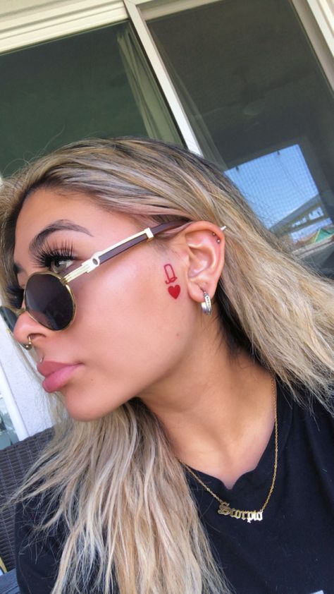 Sideburn tattoo Kirra Heart, Red Queen Tattoo, Rs Tattoo, Red Queen Of Hearts, Queen Of Hearts Tattoo, Hearts Tattoo, Queen Tattoo, Red Face, Asian Tattoos