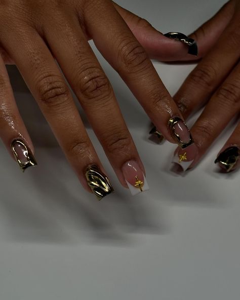 Gold Chrome 😍💛 - Dm to book! - . . . . . . . . . . - Tags: #nails #nailart #nailsofinstagram #manicure #gelnails #nailsoftheday #beauty #nail #nailsart #naildesign #nailsdesign #nailtech #nailsnailsnails #acrylicnails #nailsonfleek #nailstagram #naildesigns #u #nailartist #instanails #nailstyle #nailinspo #nailpolish #gelpolish #inspire #nailswag #love #nailsalon #unhas #longnails Short Square Gold Nails, Gold And Black Nails Short, Black And Gold Nails Short, Black Nails With Chrome, Gold And Black Nails, Black Nails Short, Book Tags, Black Gold Nails, Gold Chrome Nails