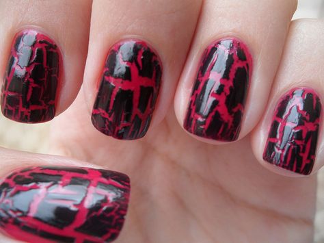 Black and red crackle nails Crackle Nail Polish, Crackle Nails, Cracked Nails, Fall Nail Polish, Nail Polish Trends, Red Nail Designs, Simple Nail Art Designs, Best Nail Art Designs, Nail Polish Designs