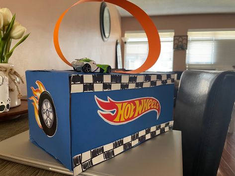 Hot Wheel Valentine Box Ideas, Hot Wheels Valentine, Hot Wheels Party, Hot Wheels Birthday, Race Car Birthday Party, Valentine Gifts For Kids, Valentine Day Boxes, Bf Gifts, Race Car Birthday