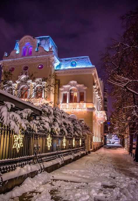 Sofia Aesthetic, Xmas Scenes, Haunted Gingerbread House, Town Architecture, Bulgaria Travel, Amazing Houses, Creepy Houses, Winter Landscapes, Secret Escapes