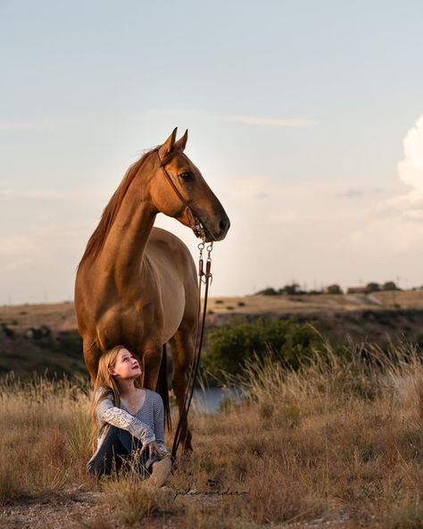 Horse And Owner Photoshoot, Horse Riding Photoshoot, Photo Shoot With Horses, Senior Horse Photography, Photos With Horses, Equestrian Photoshoot, Horse Photoshoot Ideas, Equine Photography Poses, Girl And Horse