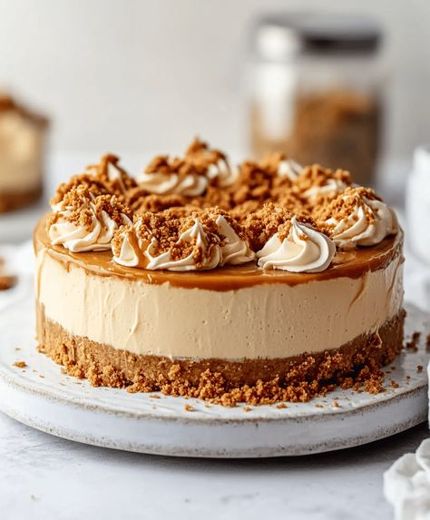 Creamy Biscoff cheesecake with a crunchy Biscoff cookie crust and rich Biscoff spread topping. Perfect for cookie lovers! Biscoff Pie Crust Recipe, Biscoff Salted Caramel Cheesecake, Biscoff Trifle, Biscoff Cheesecake Recipes, Cheesecake With Biscoff Crust, Biscoff Crust, Lotus Biscoff Cheesecake, Cranberry Cheesecake, Biscoff Cheesecake