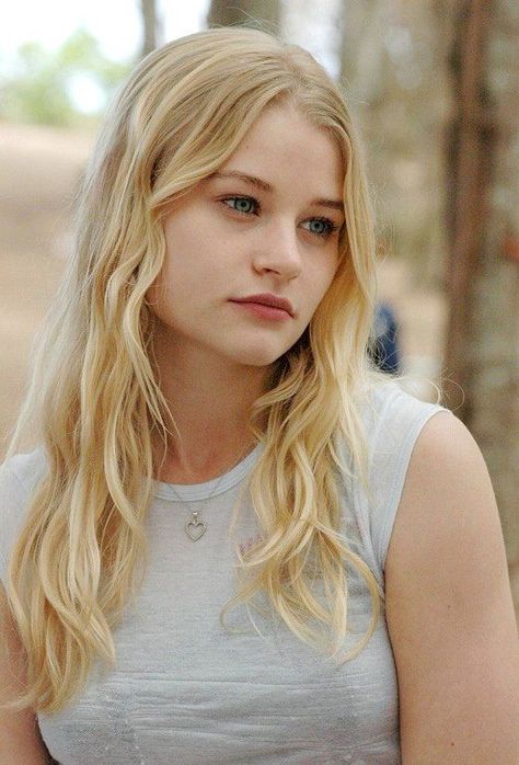 2000s Girl, Blonde Actresses, Emilie De Ravin, Light Blonde Hair, Fashion Background, Blonde Hair Shades, Face Facial, Blonde Hair Blue Eyes, Blonde Women