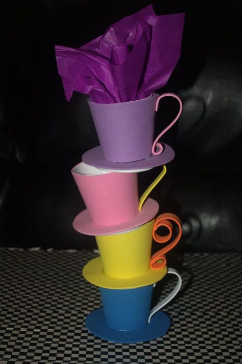 Alice In Wonderland Valentine Box Ideas, Mad Hatter Tea Party Ideas Decoration Diy, Alice In Wonderland Pinata, Alice In Wonderland Decorations Diy, Alice In Wonderland Diy Decorations, Alice In Wonderland Tea Cups, Wonderland Halloween, Deco Disney, Alice In Wonderland Decorations