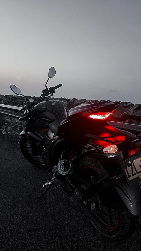 Gixxer 150 FI ABS Suzuki Gixxer, Bike Bmw, Boy Blurred Pic, Biker Life, Dark Wallpaper Iphone, Car Wallpapers, Dark Wallpaper, One Piece Anime, Sport Bikes