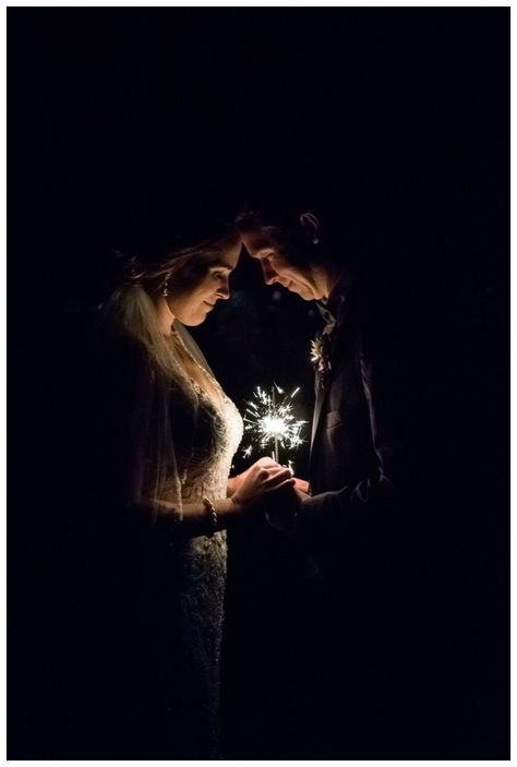 Wedding Sparklers Photos, Night Wedding Photography, शादी की तस्वीरें, Sparkler Photography, Night Wedding Photos, Pre Wedding Shoot Ideas, Pre Wedding Photoshoot Outdoor, Wedding Photoshoot Poses, Pre Wedding Poses