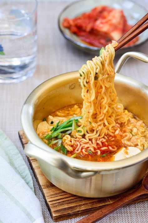 Ramyun Korean Noodles Recipe, Ramion Korean Food, Ramyun Korean Noodles, Korean Ramen Aesthetic, Ramyeon Korean, Korean Food Aethstetic, Healthy Korean Food, Korean Bapsang, Koreansk Mad