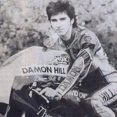 Champagne + Slicks on Instagram: "Damon Hill - one of the last great winners on two wheels and four 🇬🇧 Before starting a car racing career that would lead to winning the 1996 Formula 1 WDC, Damon began racing bikes. During 1984 alone he won 40 races riding a Yamaha TZ 350 🏆 Did those skills help him as a driver? “Of course,” he later told Motorsport Magazine. “You try racing in the wet on a ’bike, aquaplaning through Paddock Bend. It gives you a very sensitive backside.” 📸 Unattributed" Damon Hill 1996, Drive To Survive F1 Season 5, Damon Motorcycle, Matt Damon The Departed, Damon Hill, F1 Driver, F1 Drivers, Car Racing, Racing Bikes