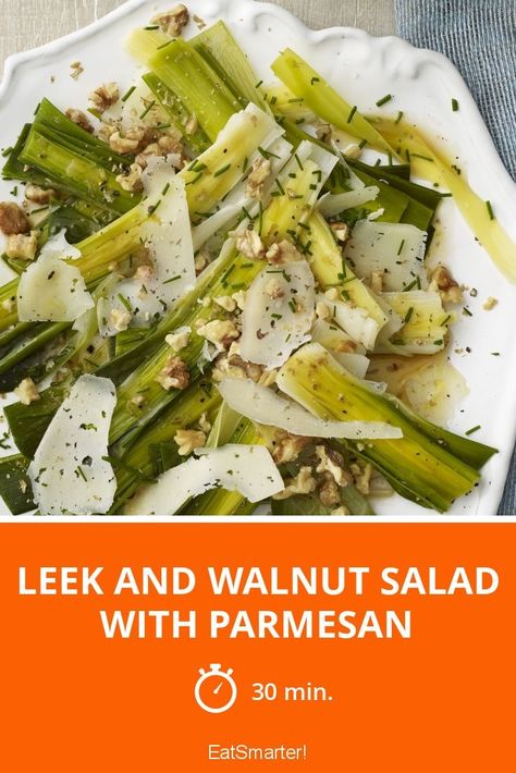 Leek and Walnut Salad with Parmesan - few calories - simple dish - So healthy is the recipe: 94.0/10 | A recipe idea by EAT SMARTER | low-carb, Low-calorie #vegetablesalad #healthyrecipes Leek Salad Recipes, Leek Salad, Onion Leeks, Healthy Delicious Recipes, Parmesan Recipes, Walnut Salad, Eat Smart, Food Shows, Healthy Delicious