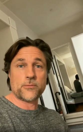 Martin Henderson Selfie, Female Army Soldier, Boy Snaps Pic, Boy Snaps, Martin Henderson, Virgin River, Patrick Dempsey, Army Soldier, Violinist