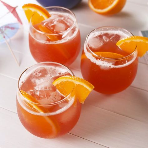 With a perfectly balanced mix of light and dark rums and all our favorite juices, this punch makes every brunch very special. If you want to make it a little less strong (that way, you can enjoy more!), just add 2 cups sparkling water. #easyrecipe #rum #brunch #cocktail #drink Summer Punch Recipes, Brunch Punch, Alcoholic Punch Recipes, Rum Punch Recipes, Alcoholic Punch, Batch Cocktails, Beach Cocktails, Beach Meals, Rum Punch