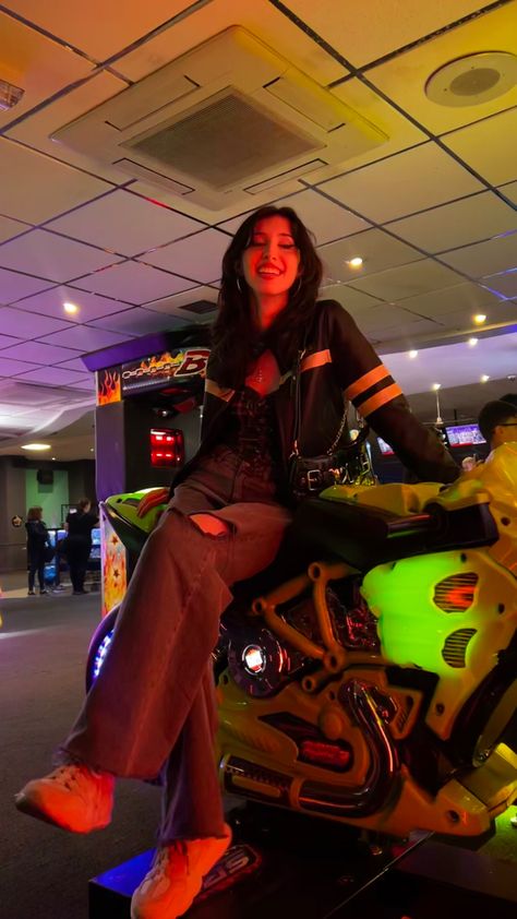 Girl at the arcade on the motorbike ride, aesthetic vibes, chase atlantic vibes Arcade Fits Aesthetic, Cute Arcade Date Outfit, Arcade Outfit Aesthetic, What To Wear To An Arcade, Arcade Outfit Ideas Winter, Arcade Outfit Ideas Date, Arcade Instagram Pictures, Arcade Photoshoot Aesthetic, Arcade Aesthetic Outfit