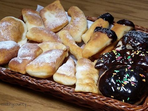 Kazakh Baursak recipe (Kazakh donut) Syrian Food, Fast Desserts, Fried Dough, Warm Milk, Donut Recipes, International Recipes, Melting Chocolate, Yeast, Cooking Time