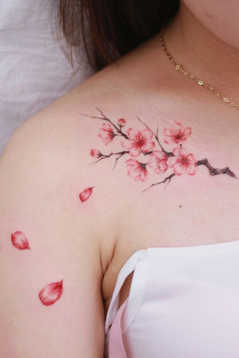 Cherry Flowers Tattoo With Falling Petals #cherrybranchtattoo ★  A delicate small or big cherry blossom tattoo with a meaning on back, arm, shoulder, side, wrist or on leg. #cherryblossomtattoo #cherryblossom #floraltattoo #womentattoo #tattoodesign #tattooideas Cherry Blossom Falling Petals Tattoo, Sakura Petals Tattoo, Falling Flowers Tattoo, Cherry Blossom Tattoo Leg, Womens Collar Bone Tattoos, Falling Petals Tattoo, Cherry Blossom Tattoo Shoulder, Tattoo Son, Falling Petals