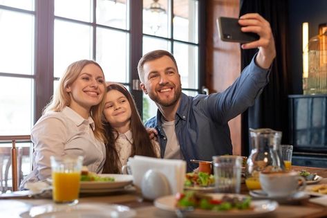 Medium shot family taking selfie | Free Photo #Freepik #freephoto #gastronomy #culinary #tasty-food #gourmet Brunch Outfit Ideas, Outfit Ideas 2022, Sunday Brunch Outfit, Family Selfie, Taking Selfie, Family Meeting, Riyadh Saudi Arabia, Dinner Restaurants, Family Restaurant