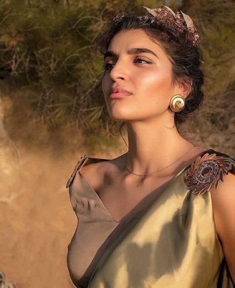 Ancient Greek Woman, Greek Face, Greece Girl, Greek Women, Perfect Nose, Model Woman, Pastel Portraits, Face Reference, Fantasy Aesthetic