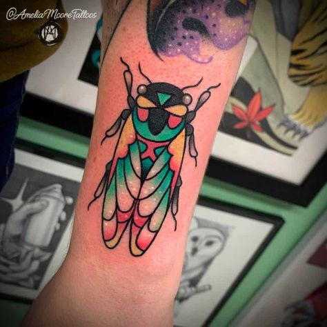 Cicada Tattoo Color, Colorful Insect Tattoo, Arm Bug Tattoo, Old School Bug Tattoo, Color Bug Tattoo, American Traditional Cicada Tattoo, Small Cicada Tattoo, Colorful Bug Tattoo, Cicada Tattoo Traditional