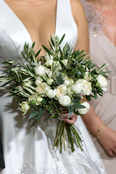 Olive Flower Bouquet, Olive And White Bouquet, Bride Bouquets Olive Branch, Olive Branch Greenery Wedding, Olive Branches Bouquet, Bridal Bouquet Italy, Bouquet With Olive Branches, Wedding Bouquet With Olive Branches, Bridal Bouquet With Olive Leaves