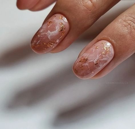 Marble Wedding Nails For Bride, Gold Foil Marble Nails, Cream Marble Nails, Colored Marble Nails, Latte Marble Nails, Marble Biab Nails, Nail Art Marble Nude, Nail Marble Art, Peach Marble Nails