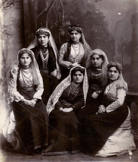 Armenian Women, Armenian Fashion, Armenian Aesthetic, Armenian Clothing, Armenian History, Beautiful Iran, Empire Ottoman, Armenian Culture, People Of The World