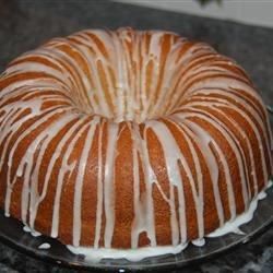 This recipe for the best pound cake ever rises very high above all others thanks to the use of six eggs. Orange Dream Cake, Lemon Buttermilk Pound Cake, Lemon Glaze Recipe, 7up Pound Cake, Buttermilk Pound Cake, Creamy Rice Pudding, Sour Cream Pound Cake, Creamy Rice, Cakes Frosting