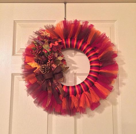 Fall Tulle Wreath, Tulle Wreath Diy, Tulle Crafts, Mesh Ribbon Wreaths, Tulle Wreath, Clothes Pin Wreath, Mesh Wreath Diy, Wreath Wall, Thanksgiving Wreaths