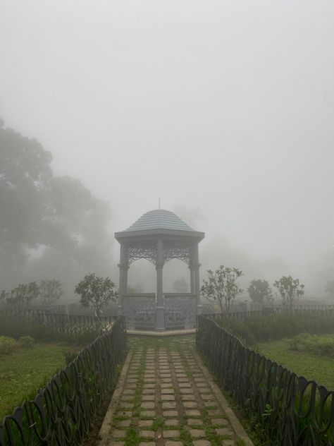 Rainy Garden Aesthetic, Gloomy Spring Aesthetic, Secret Garden Aesthetic Dark, Cold Spring Aesthetic, Ghost Academia, Dark Garden Aesthetic, Ashley Core Aesthetic, Dark Spring Aesthetic, Foggy Garden