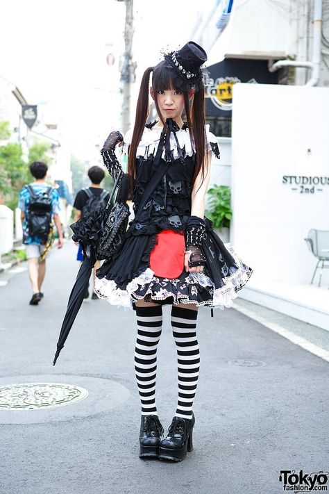 Alumi (her goth/lolita outfit is cool, especially the skulls on the dress) | 15 September 2013 | #Fashion #Harajuku (原宿) #Shibuya (渋谷) #Tokyo (東京) #Japan (日本) Estilo Harajuku, Harajuku Punk, Harajuku Fashion Street, Harajuku Girls, Japan Street, Tokyo Street Style, Tokyo Street, Japanese Street, Estilo Punk